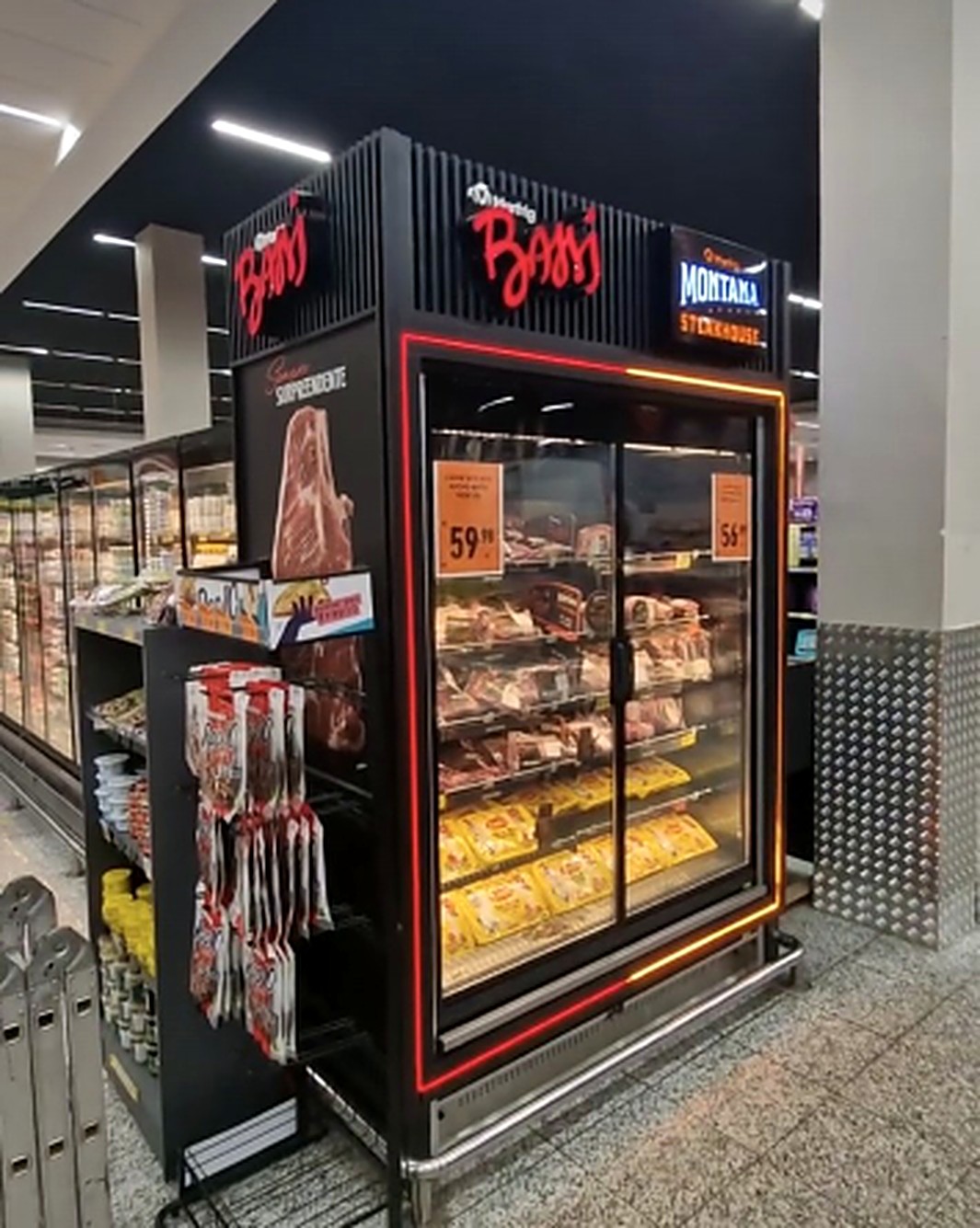 Expositor refrigerado com identidade luminosa
